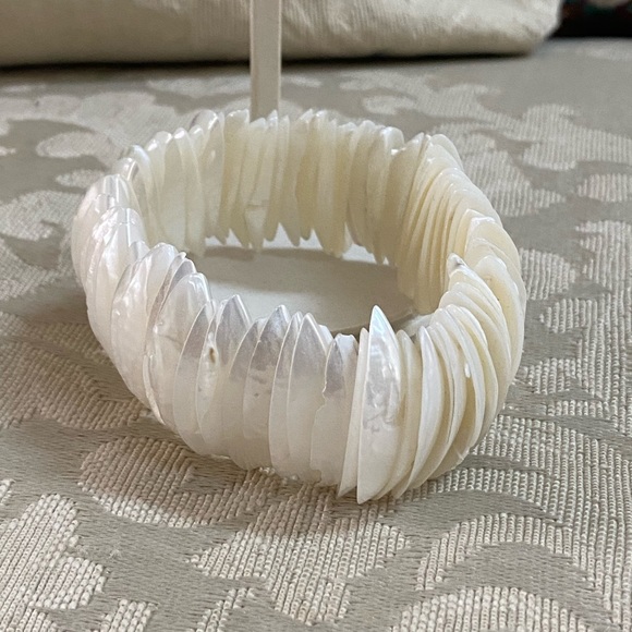 Barse Pearl Bracelet - Picture 7 of 9